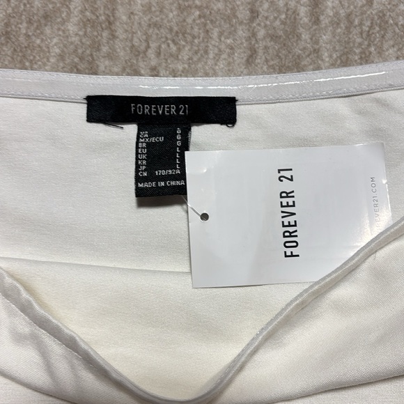 NWT Forever 21 Large Cropped white top off/on shoulder feather sleeves - Picture 4 of 5